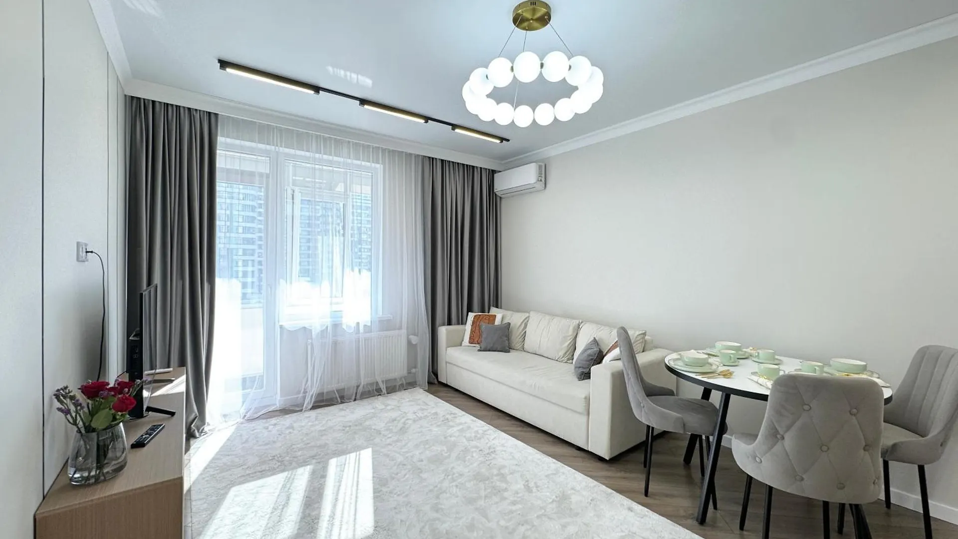 Luxary Apartments Сердце Столицы 阿斯坦纳