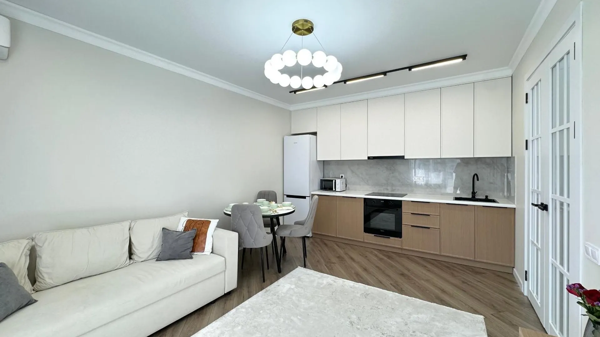 Luxary Apartments Сердце Столицы 阿斯坦纳